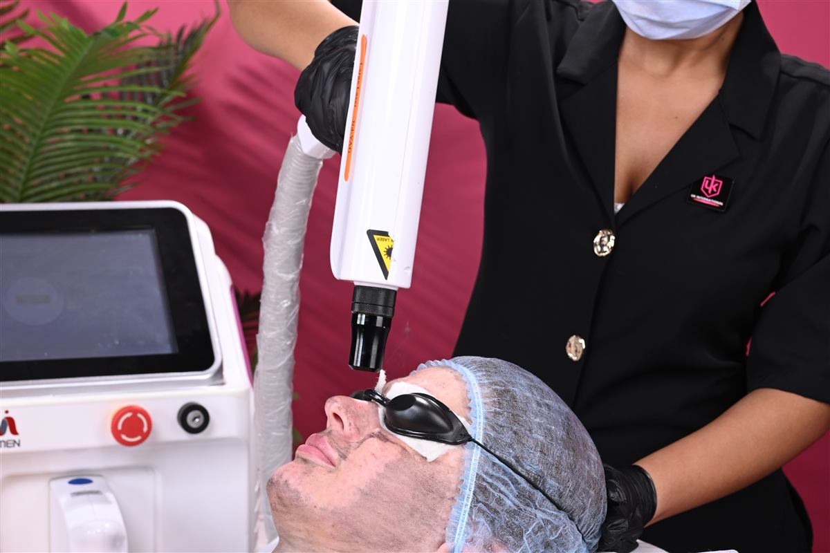 CIDESCO laser and skin device training